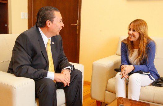 130 Rector Recibe Mtra Lamia El Amrani-1