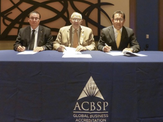 Firma Universidad Embajadora-1