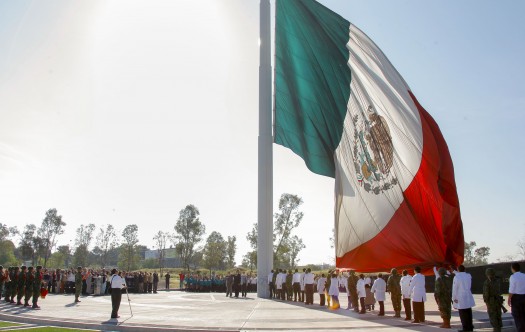 426 Honores Bandera 01