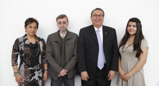 053 Alumna asiste Colegio Globalizacion