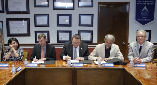 186 Firma Convenio UAA Instituto Catalan Moda-1