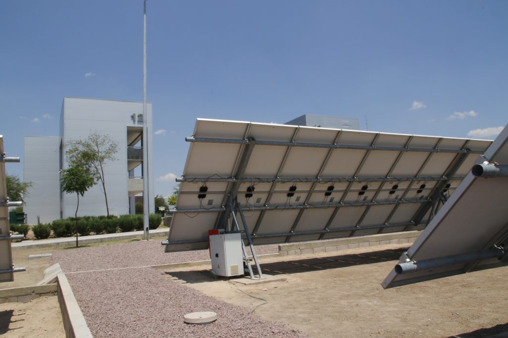 Estudiantes de la UAA desarrollan seguidor solar para mejorar el aprovechamiento de energía