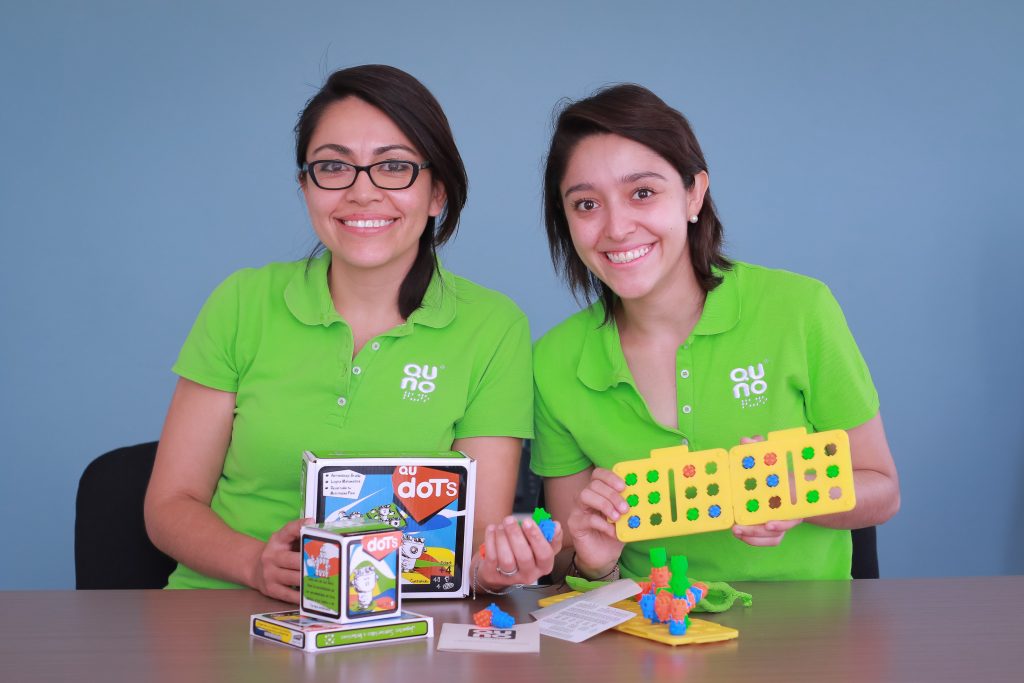 Reconocen a egresadas de la UAA por proyecto para la enseñanza del lenguaje braille