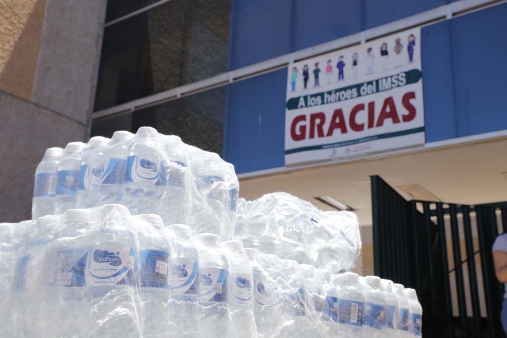 UAA dona más de mil 800 botellas de agua a hospitales Covid de Aguascalientes