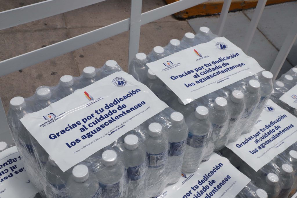 10 mil botellas de agua ha entregado la UAA a hospitales con concentración de pacientes Covid-19