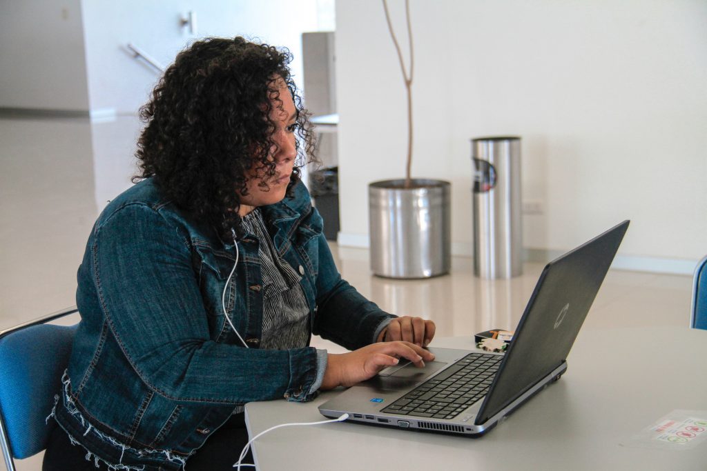 Aula virtual de la uaa permite a estudiantes continuar con sus
