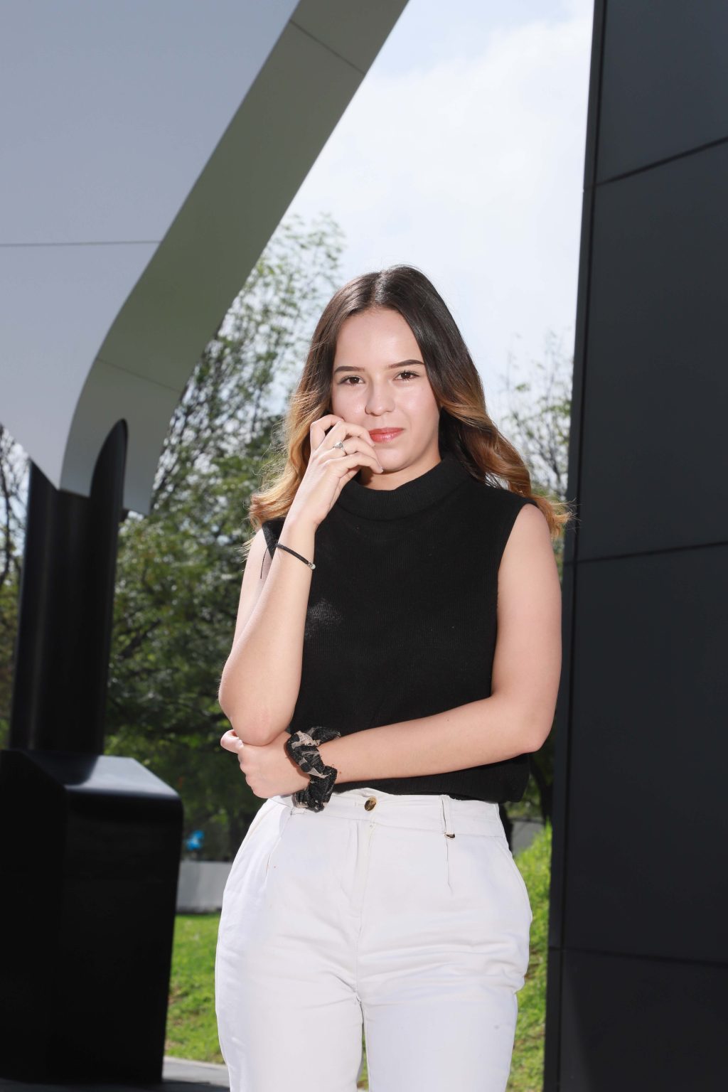 Alumna de diseño de moda de la UAA gana beca en París