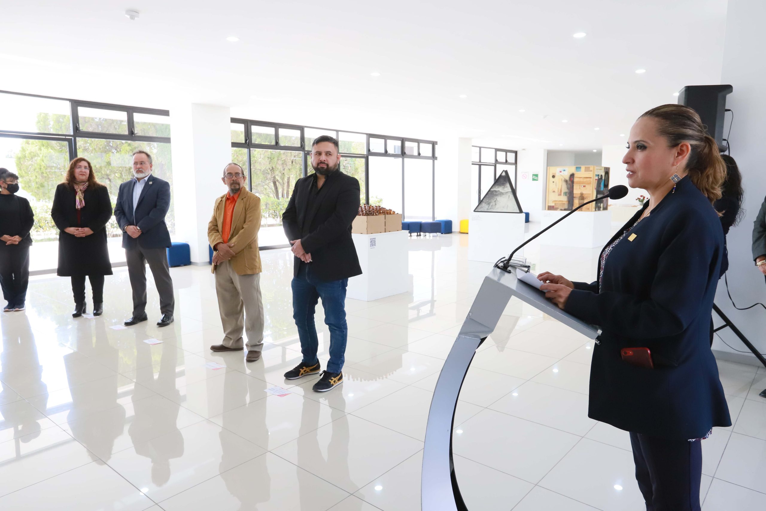 Rectora de la UAA inaugura la exposición “Razonamiento en el arte” del Mtro. Faustino Barba