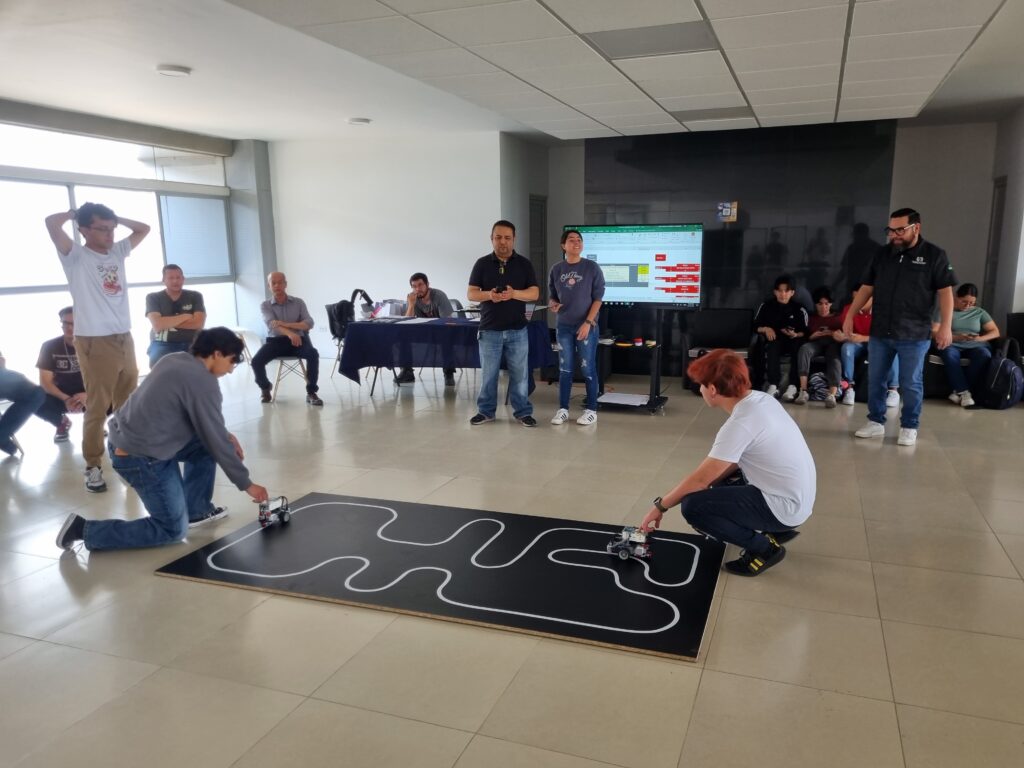 Talento joven en robótica se proyecta desde la UAA hacia el FutBotMX