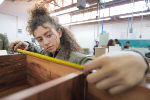 Investigadora de la UAA posiciona al interiorismo comercial como pieza clave de la economía