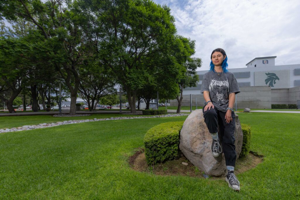 Estudiante de Biología de la UAA explora la diversidad de aves en el Cerro del Muerto