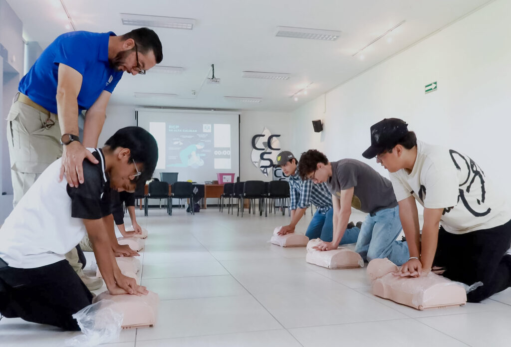 UAA capacita a estudiantes de nuevo ingreso en atención de emergencias médicas