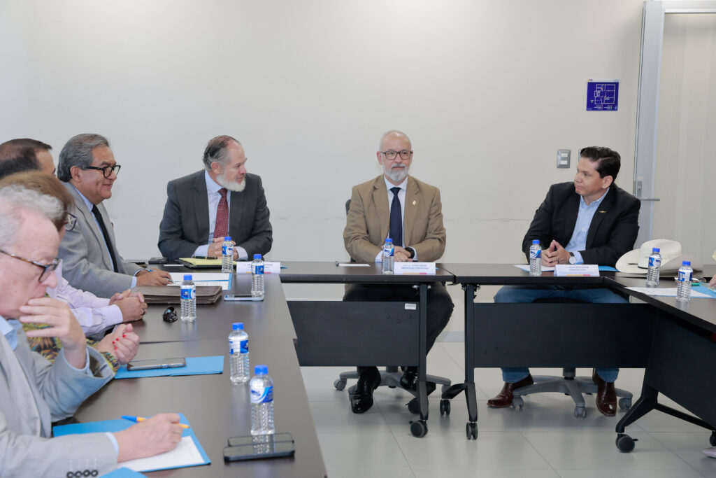 UAA, Patronato Universitario y Advantest Corporation exploran colaboración para impulsar la formación en tecnologías de semiconductores