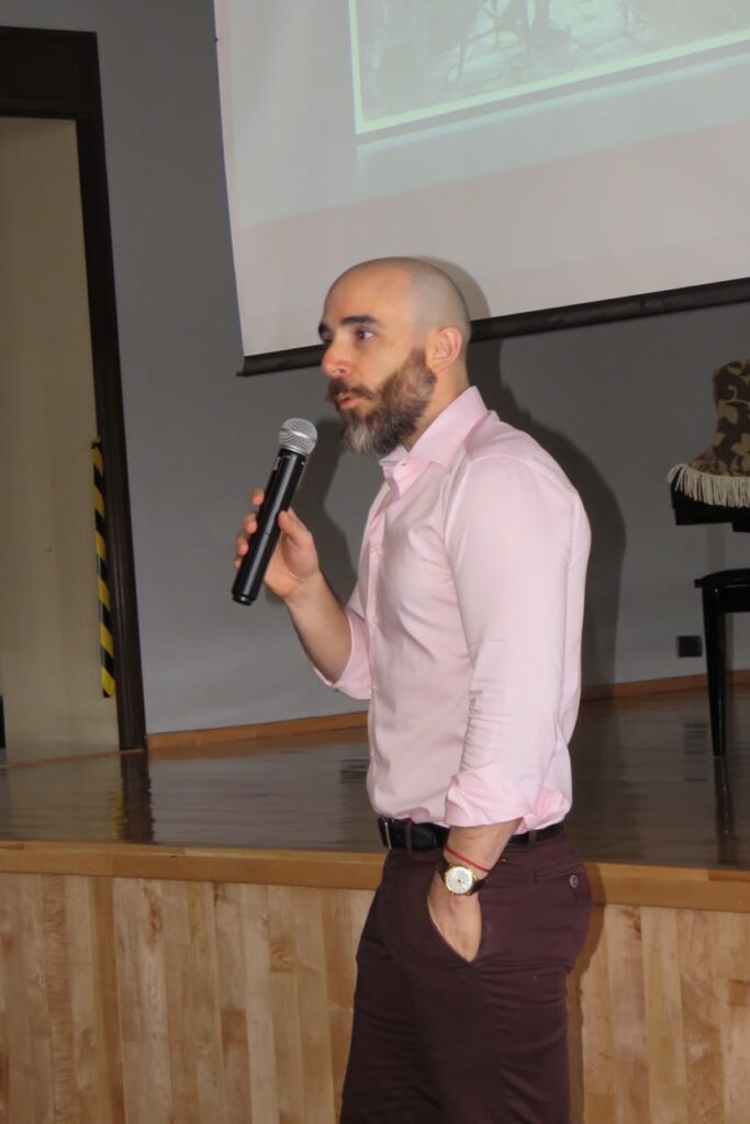 La UAA recibe al Dr. Agustín Calabrese para compartir miradas sobre la música y la cultura de paz