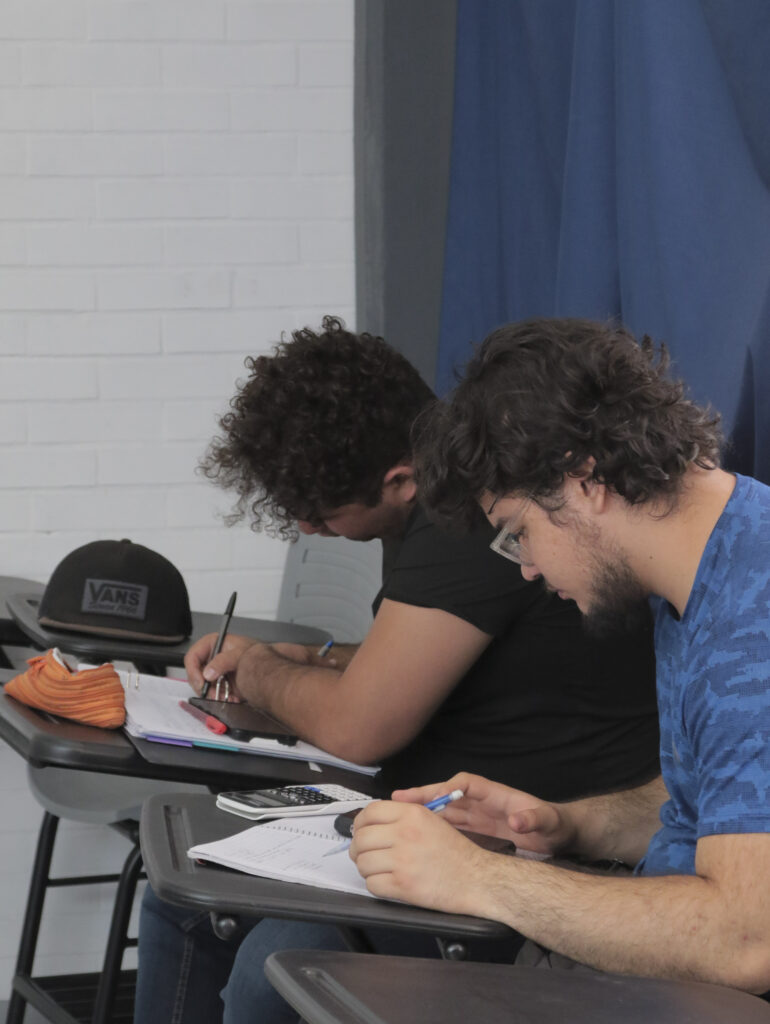 UAA conecta a sus estudiantes con el campo laboral y la vanguardia científica en el XIII Seminario de Matemáticas Aplicadas