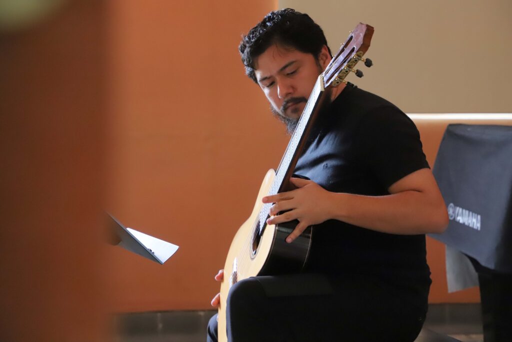Estudiantes de Música de la UAA exploran la función del guitarrista, la técnica y la sensibilidad durante el SEMPER
